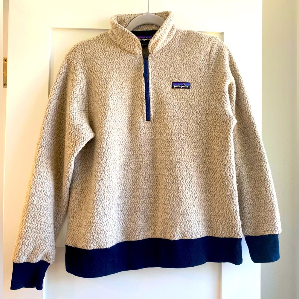 Oatmeal/navy Patagonia 3/4 zip pullover size medium